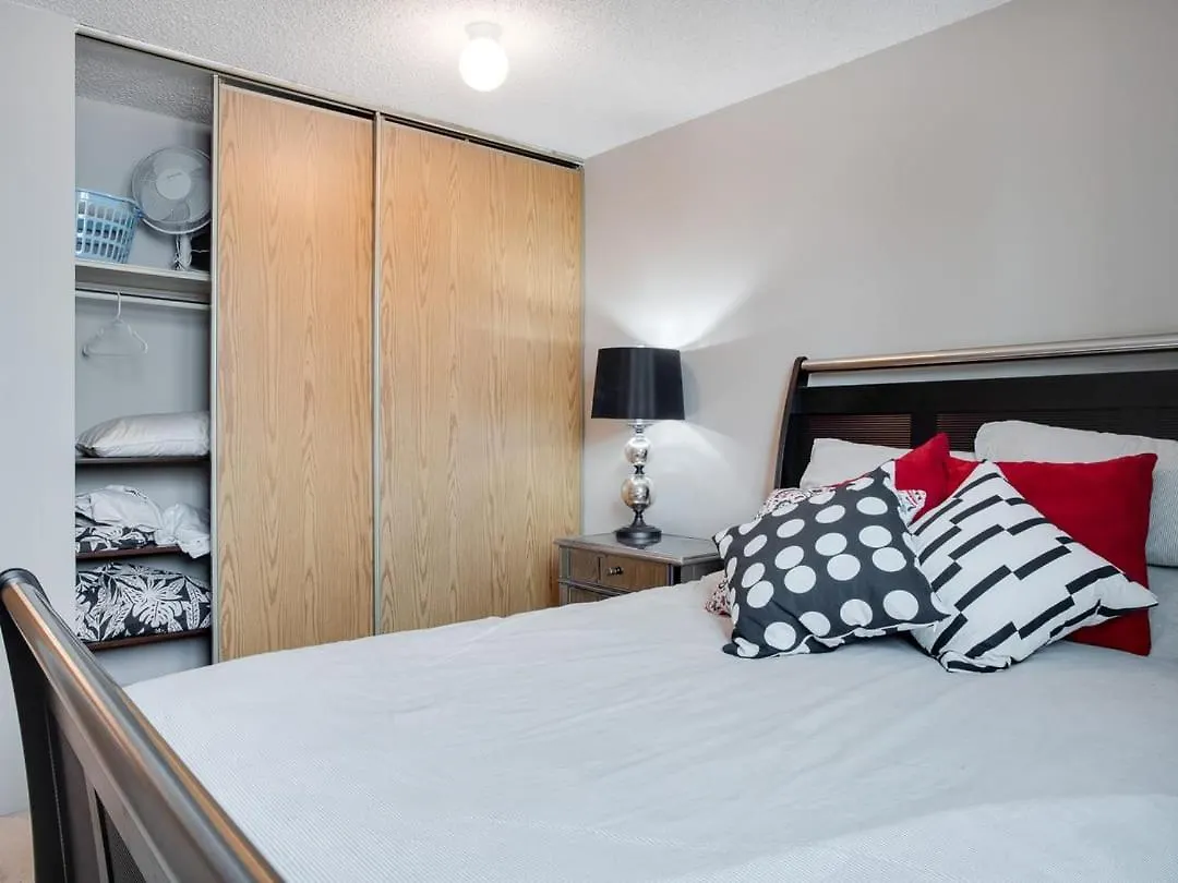 New Stylish And Cozy Eau Claire 2Br With Gym Coffee Vila YYC Canadá