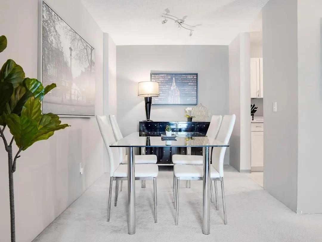 New Stylish And Cozy Eau Claire 2Br With Gym Coffee Vila YYC 0*,