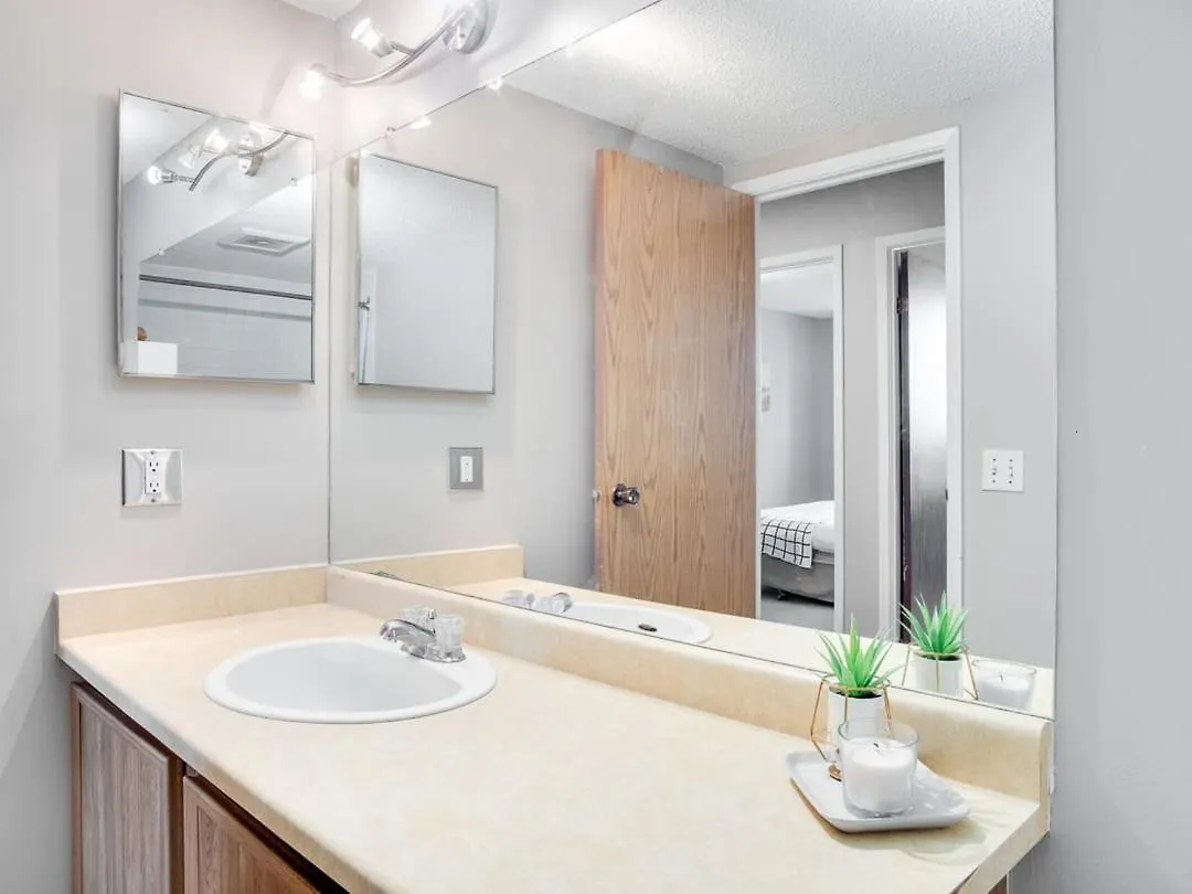 Willa New Stylish And Cozy Eau Claire 2Br With Gym Coffee Calgary 0*,