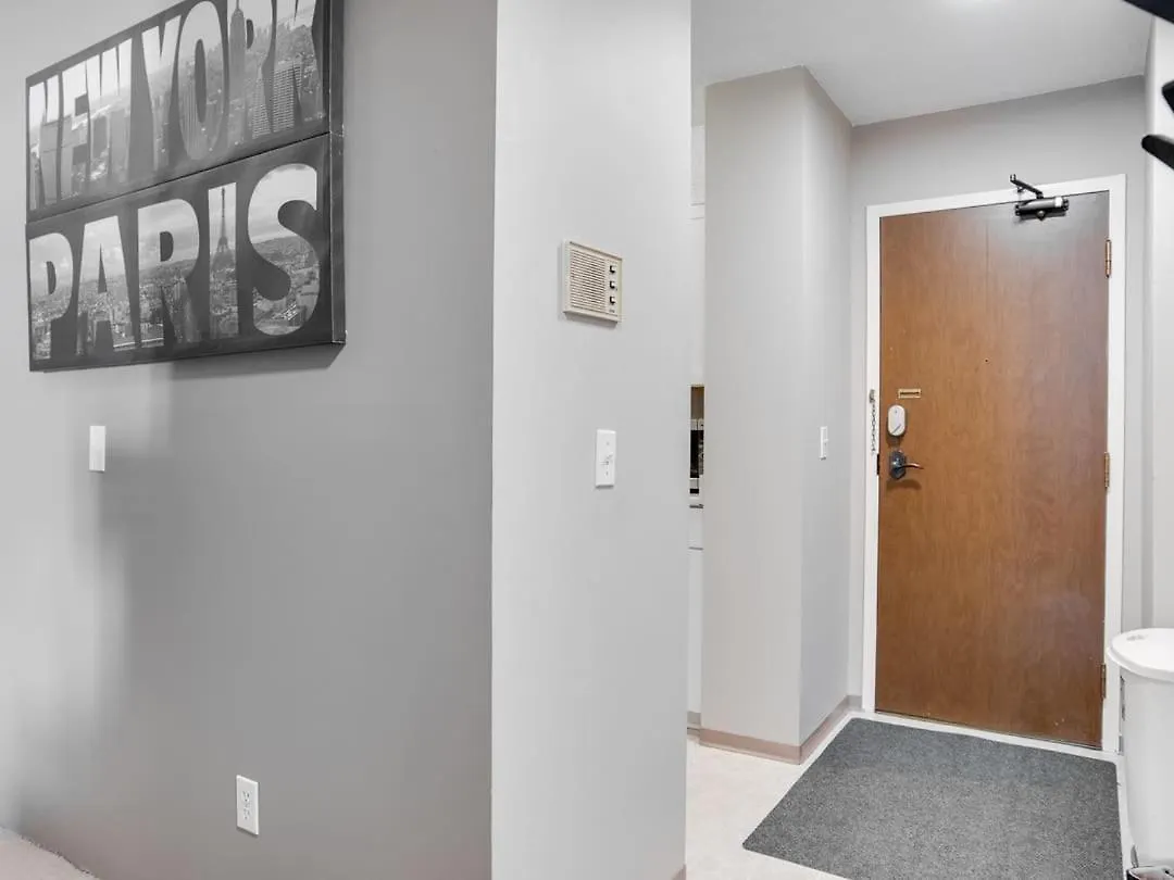Dom wakacyjny Willa New Stylish And Cozy Eau Claire 2Br With Gym Coffee Calgary Kanada